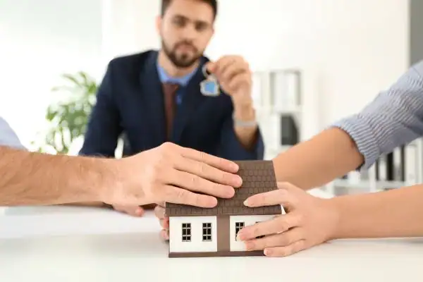 Couple arguing over property in divorce mediation Southend-on-Sea